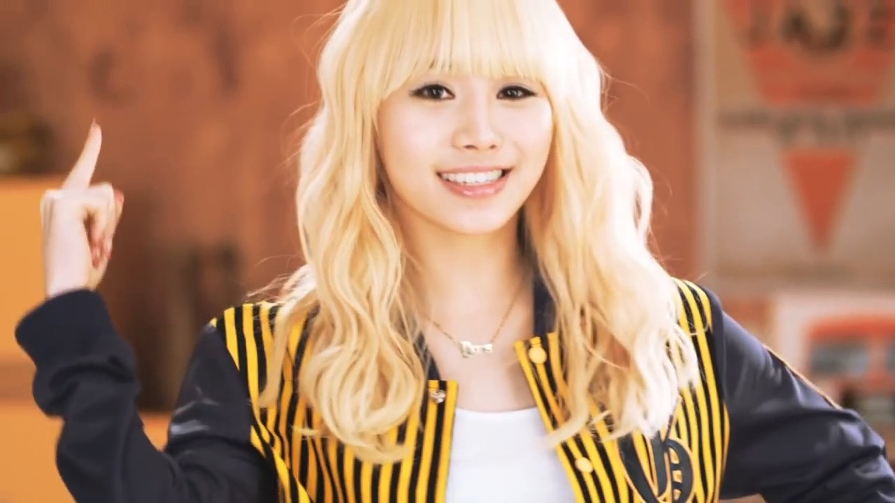 Resultado de imagen para yura girl's day  TWINKLE TWINKLE