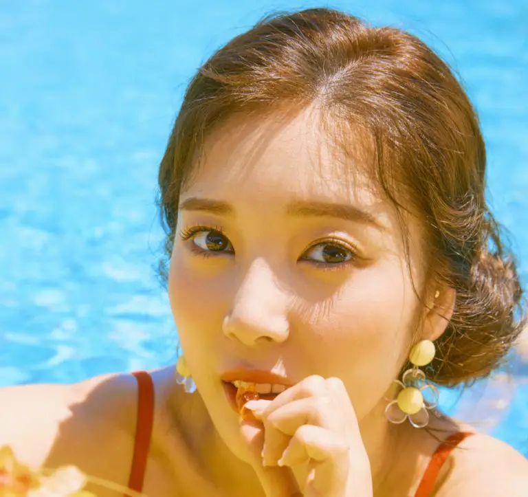 Chaekyung (April)