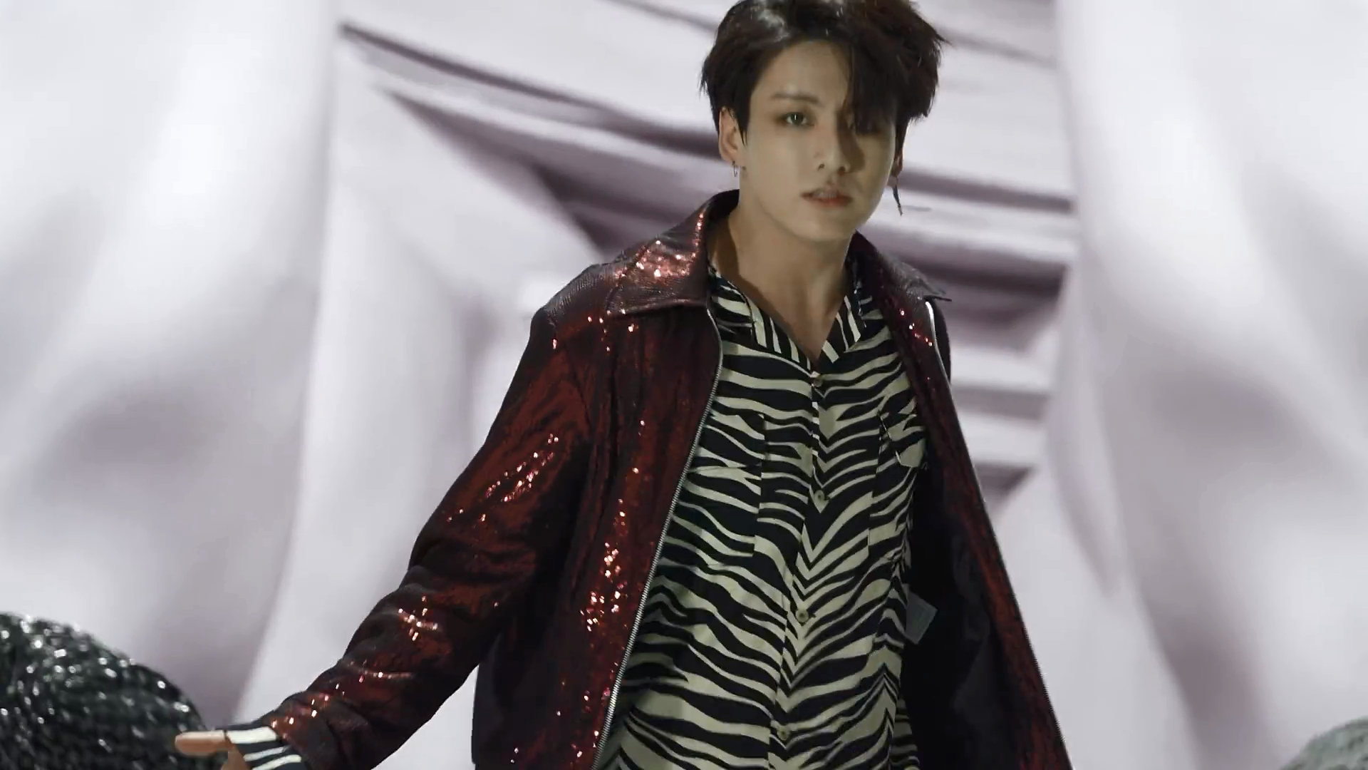 Jungkook fake love outfit