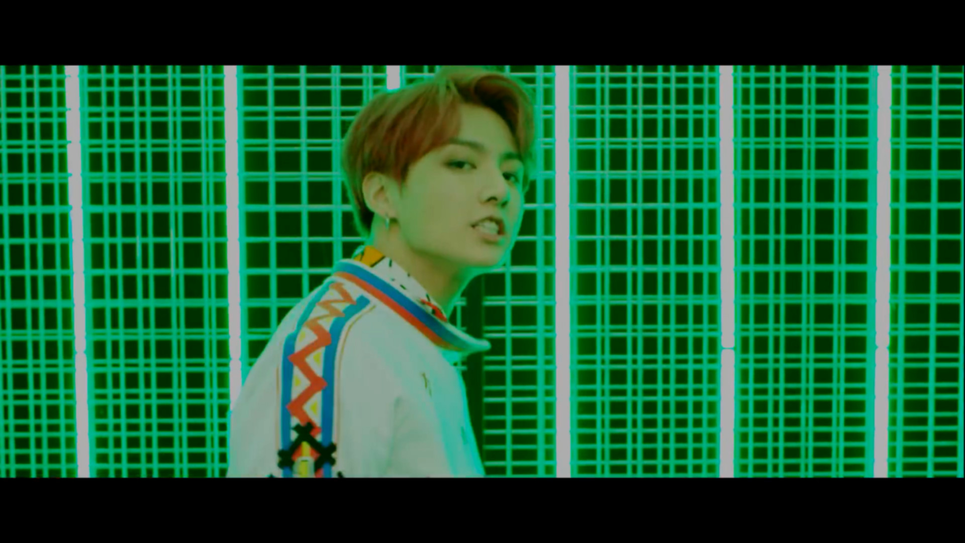 Paling Hits 30 Foto Jungkook Mv Idol - Romi Gambar