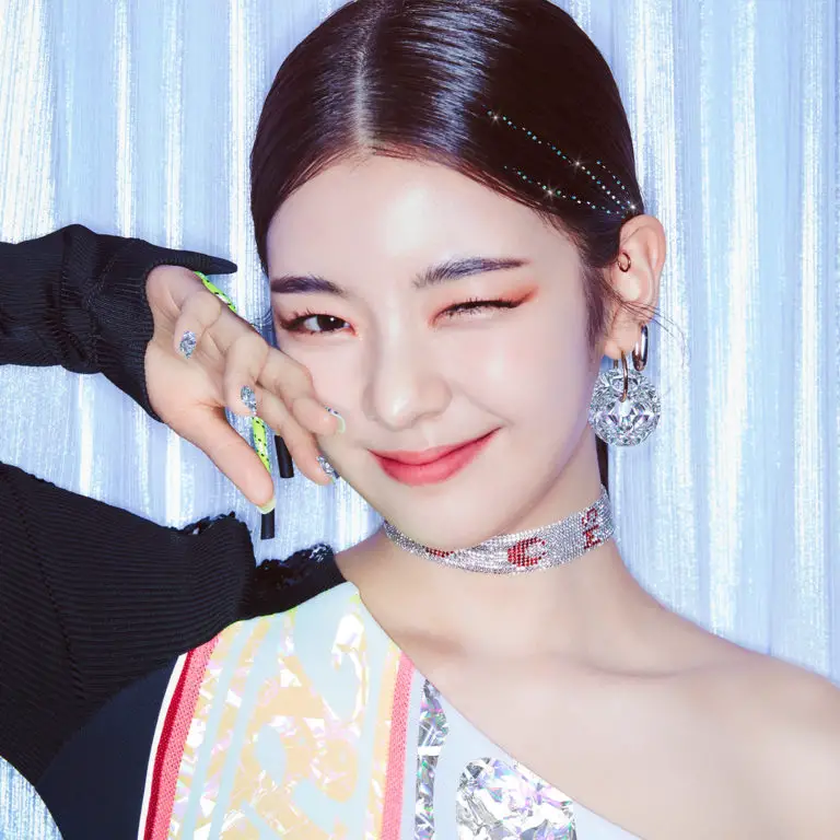 ITZY It'z Icy Concept / Profile Photos - K-Pop Database / dbkpop.com