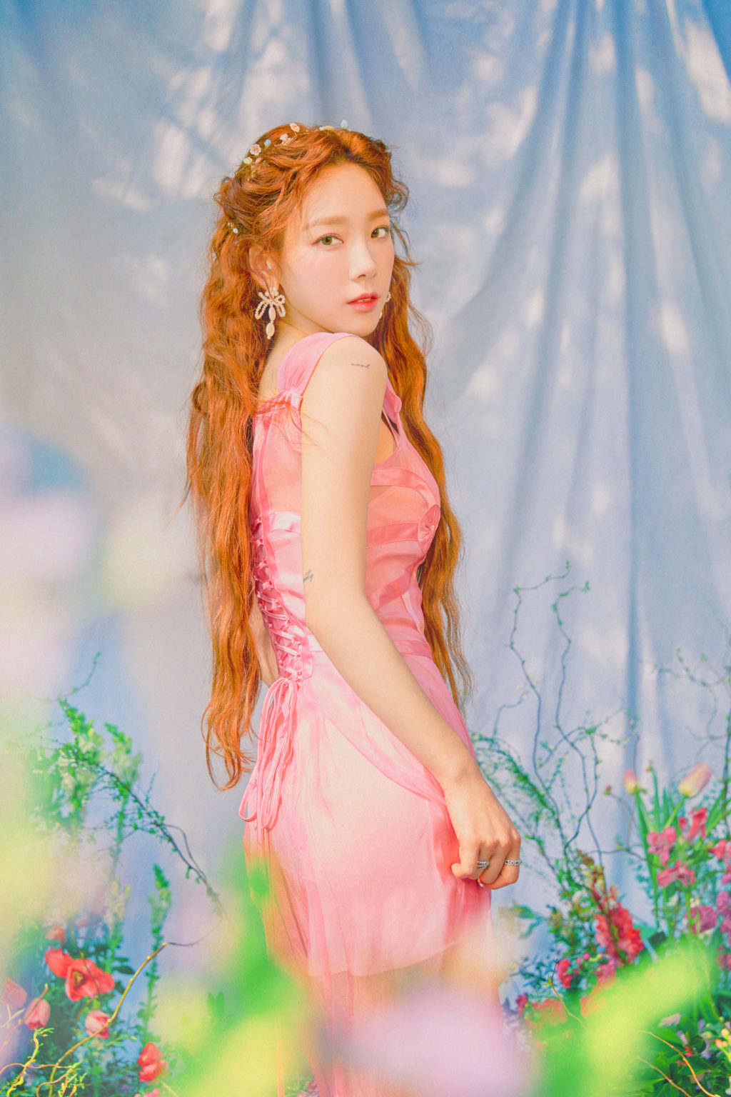 TAEYEON Happy Teaser Photos (HD/HR) - K-Pop Database / dbkpop.com