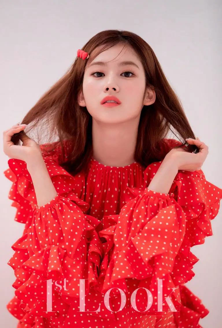 Twice Sana for 1st Look vol 193 (April 2020) (HD/HQ/HR)