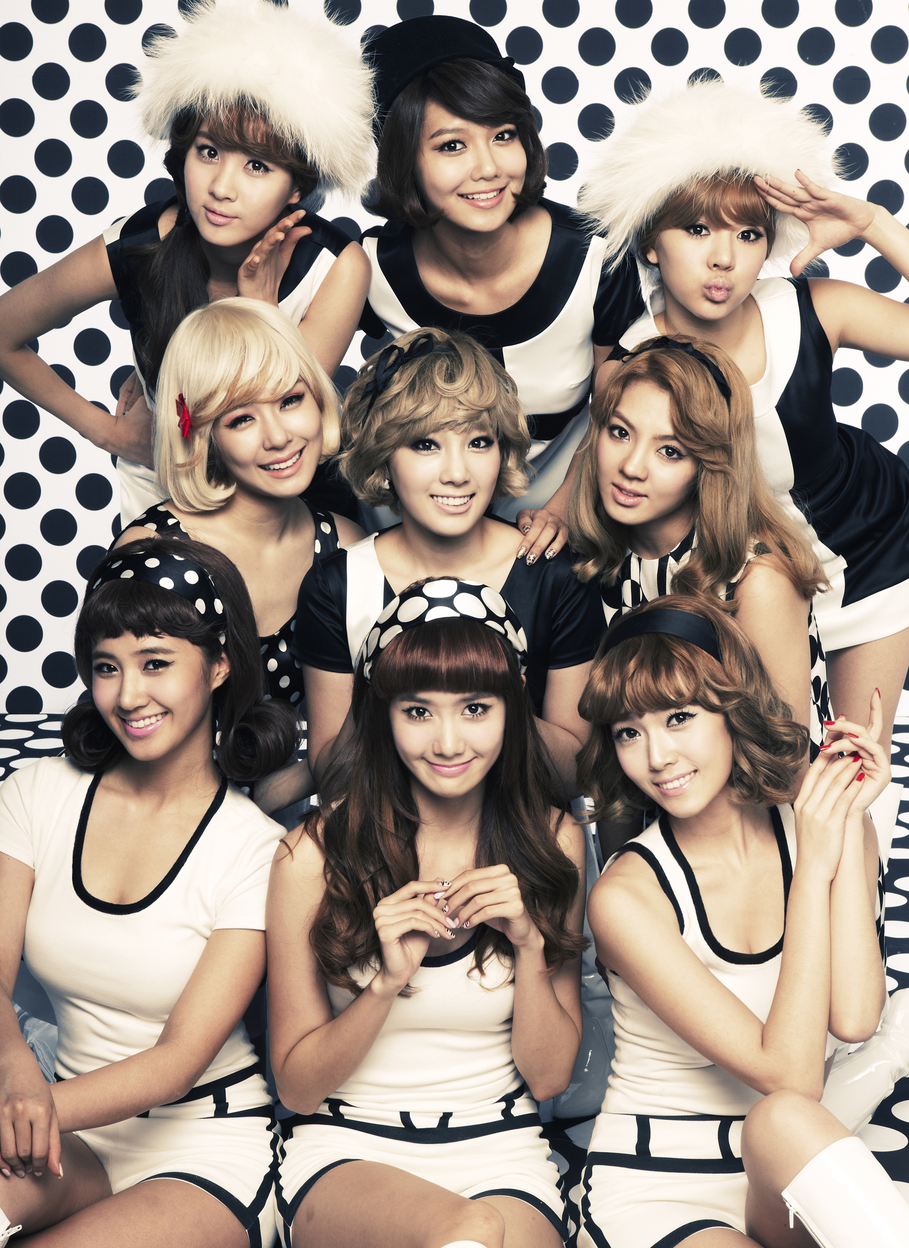 Тг группа девочек. СНСД корейская группа. Герлз генерейшен. Группа girls’ Generation. Группа SNSD участницы.