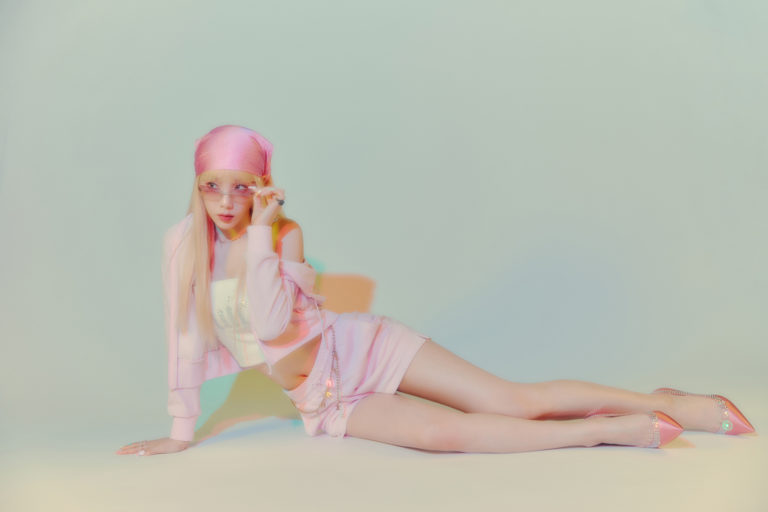 Taeyeon Weekend Teaser Photos 1, 2 (HD/HQ)