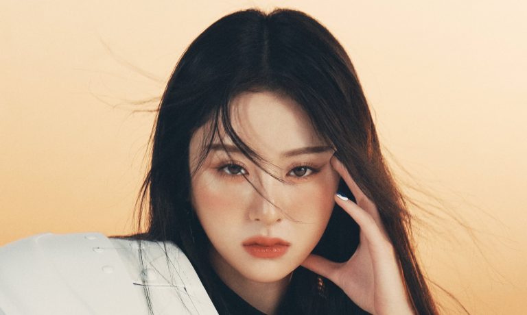 Yunjin (LE SSERAFIM)