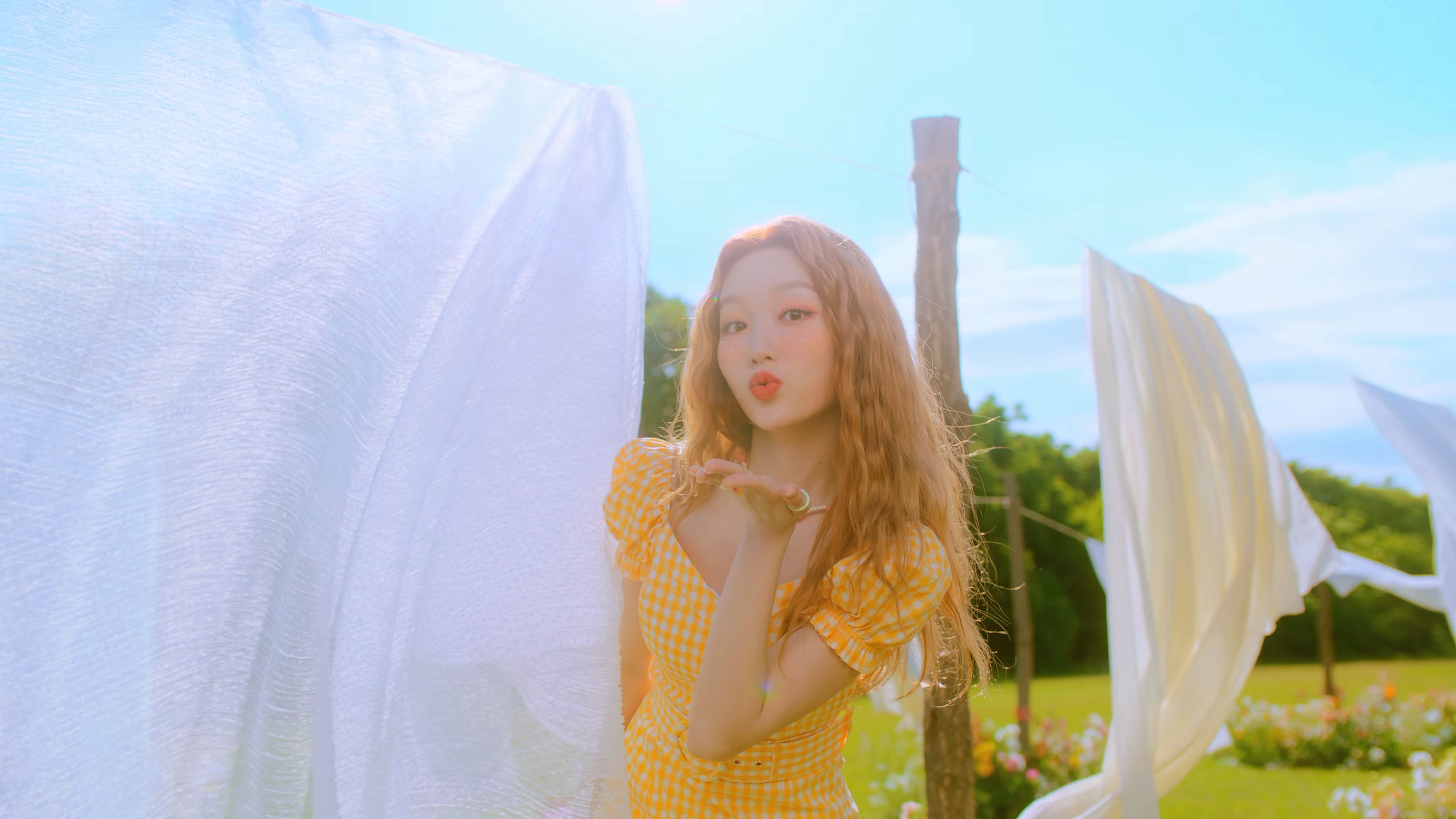 LOONA - Flip That who's who - K-Pop Database / dbkpop.com