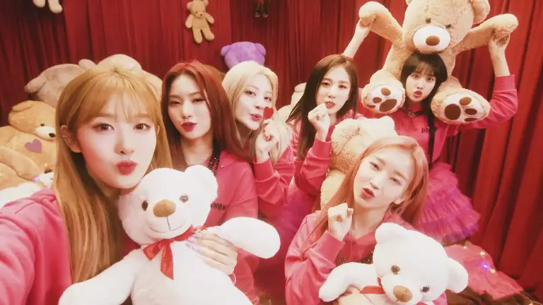 STAYC – Teddy Bear