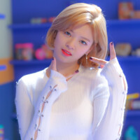 Jeongyeon Heart Shaker