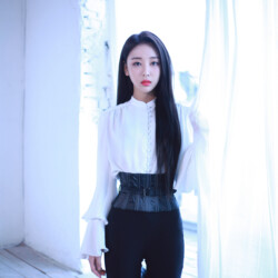 Loona XX Yves Yves Loona