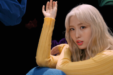 TWICE Fanfare Momo