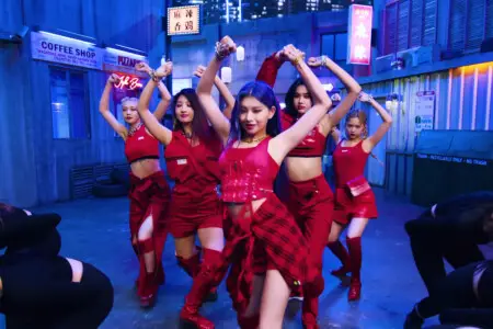 Yiren EVERGLOW LA DI DA EVERGLOW Yiren LA DI DA