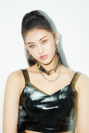 EVERGLOW Aisha 77.82X 78.29 LA DI DA Concept EVERGLOW Aisha 77.82X 78.29 LA DI DA Concept