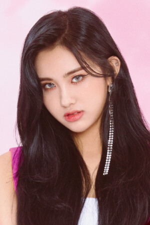 EVERGLOW Aisha 77.82X 78.29 LA DI DA Concept EVERGLOW Aisha 77.82X 78.29 LA DI DA Concept