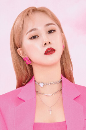 EVERGLOW Mia 77.82X 78.29 LA DI DA Concept EVERGLOW Mia 77.82X 78.29 LA DI DA Concept