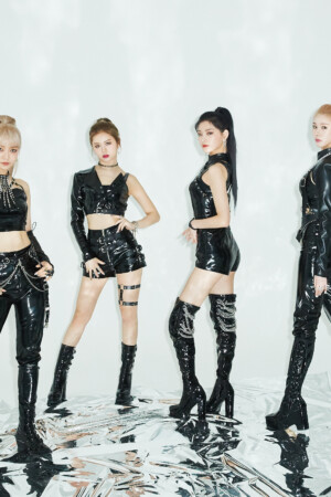 EVERGLOW 77.82X 78.29 LA DI DA Concept Group EVERGLOW 77.82X 78.29 LA DI DA Concept Group