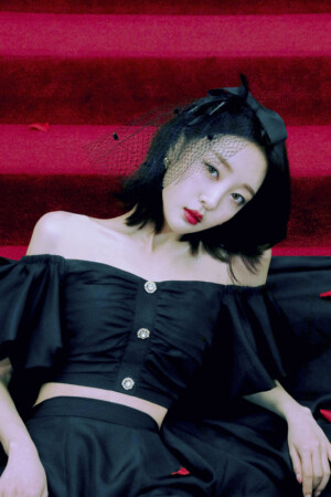 Yves LOONA 12:00 Concept Yves LOONA 12:00 Concept