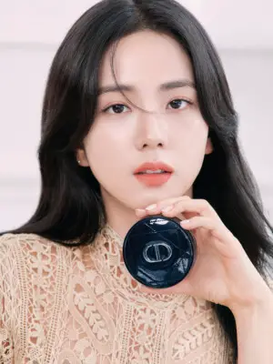 BLACKPINK JISOO W Korea x Dior Forever Skin Glow Cushion BLACKPINK JISOO Dior Forever Skin Glow Cushion
