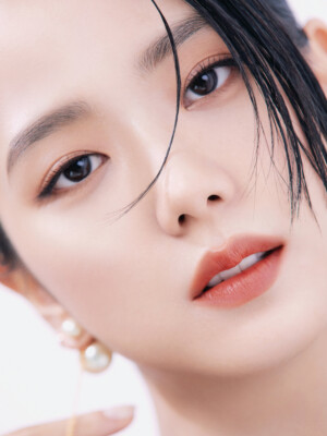 BLACKPINK JISOO W Korea x Dior Forever Skin Glow Cushion BLACKPINK JISOO Dior Forever Skin Glow Cushion