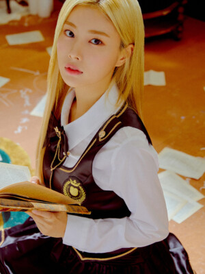 IZ*ONE D-D-Dance Hyewon Concept IZ*ONE D-D-Dance Hyewon Concept