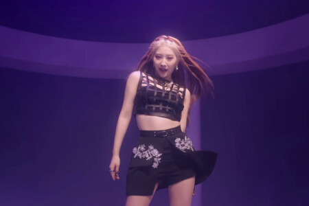 Purple Kiss Chaein Ponzona