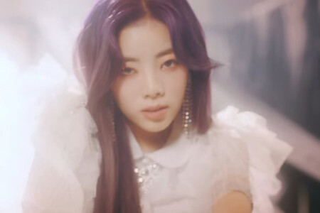 Purple Kiss Goeun Ponzona