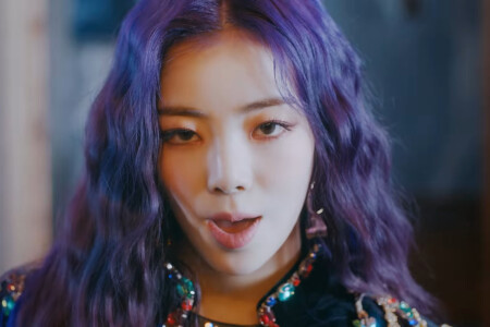 Purple Kiss Goeun Ponzona