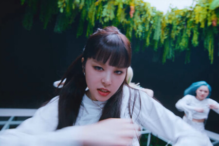 EVERGLOW E:U First