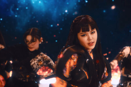 EVERGLOW E:U First