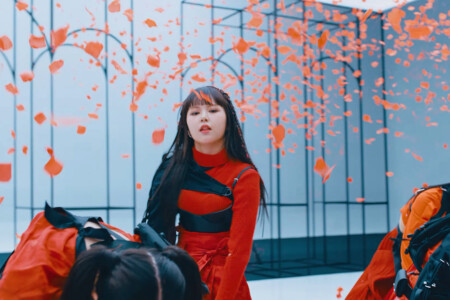 EVERGLOW E:U First