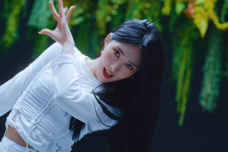 EVERGLOW Sihyeon First