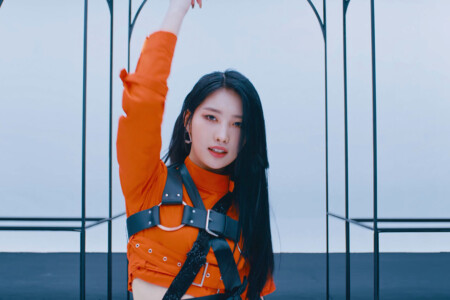 EVERGLOW Sihyeon First