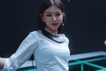 EVERGLOW Yiren First