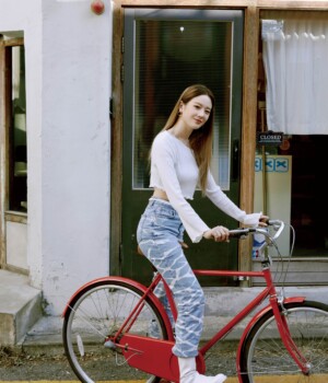 Jang Gyuri fromis_9 9 Way Teaser - Ticket to Seoul Jang Gyuri fromis_9 9 Way Teaser - Ticket to Seoul