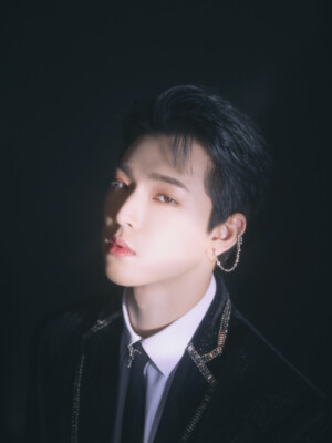 ONEUS Leedo Binary Code / Black Mirror Concept ONEUS Leedo Binary Code / Black Mirror Concept