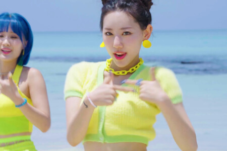 GIRLKIND Xeheun Good Vibes Only