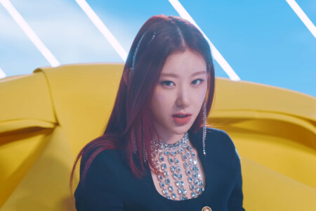 ITZY Chaeryeong Loco