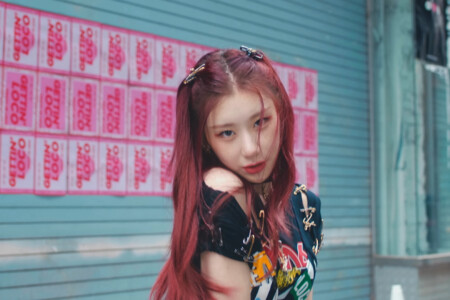 ITZY Chaeryeong Loco