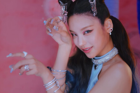 ITZY Yeji Loco