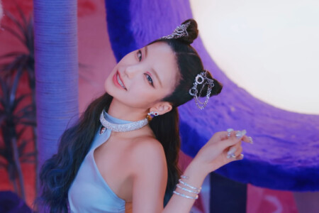 ITZY Yeji Loco