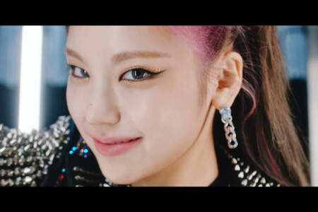 ITZY Yeji Loco