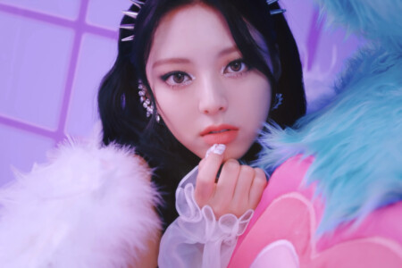 ITZY Yuna Loco