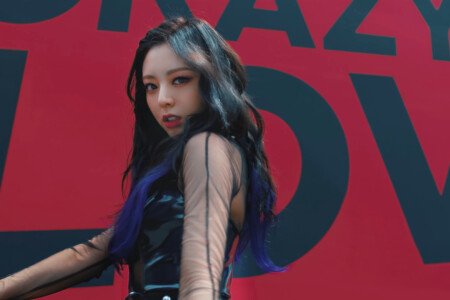 ITZY Yuna Loco