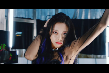ITZY Yuna Loco