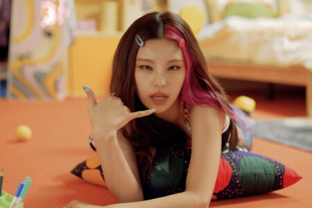 ITZY Yeji Swipe