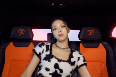 ITZY Yuna Swipe