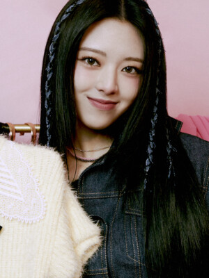 Yuna ITZY Crazy in Love Concept Yuna ITZY Crazy in Love Concept