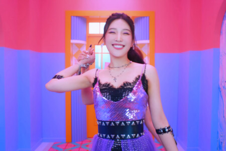 Joy Red Velvet Queendom