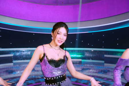 Joy Red Velvet Queendom