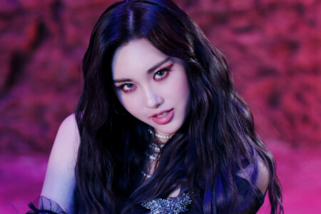 Aisha EVERGLOW Pirate Aisha EVERGLOW Pirate